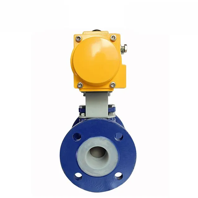 내식성 마감이 적용된 공압식 PTFE 라이닝 볼 밸브의 플랜지 연결 클로즈업